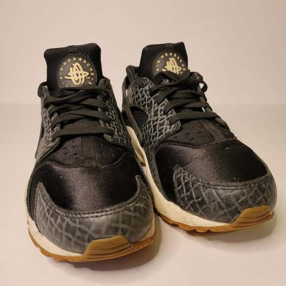 Nike Air Huarache Athletic Shoe main image 6